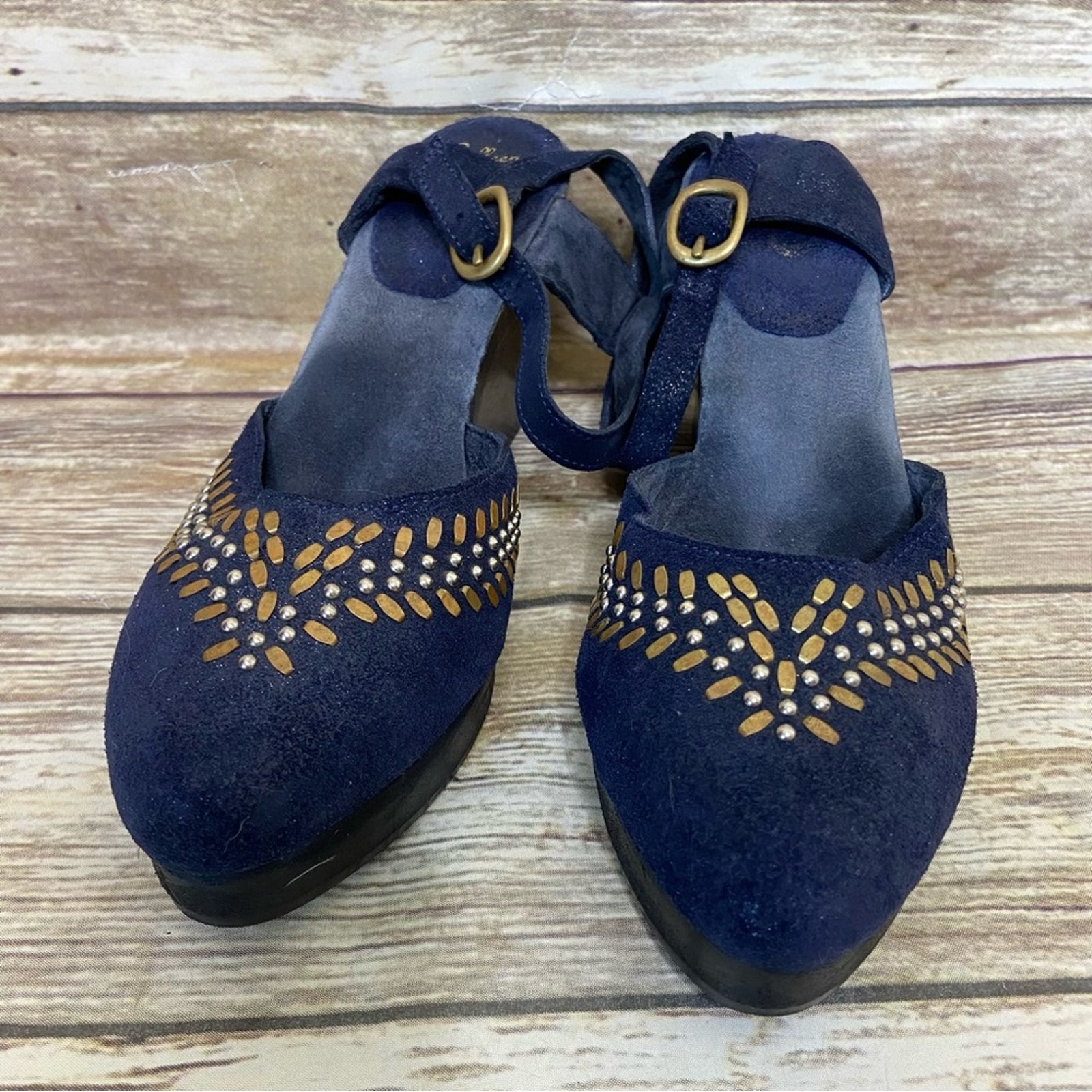 Calleen Cordero 7 Sundance Navy Suede Studded Point Wedge